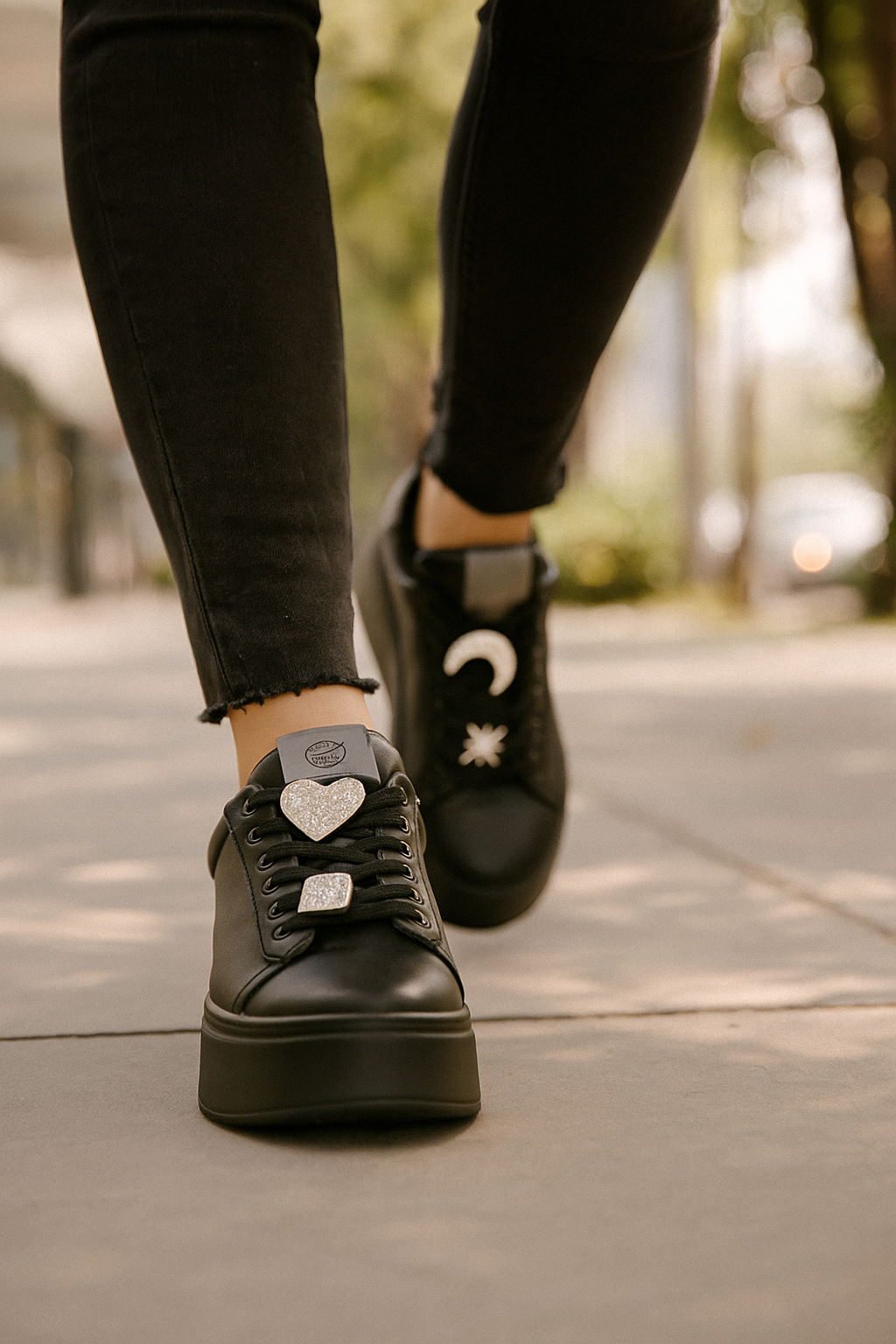 FELISHA - Sneakers in ecopelle e camoscio con stringhe e accessori in strass